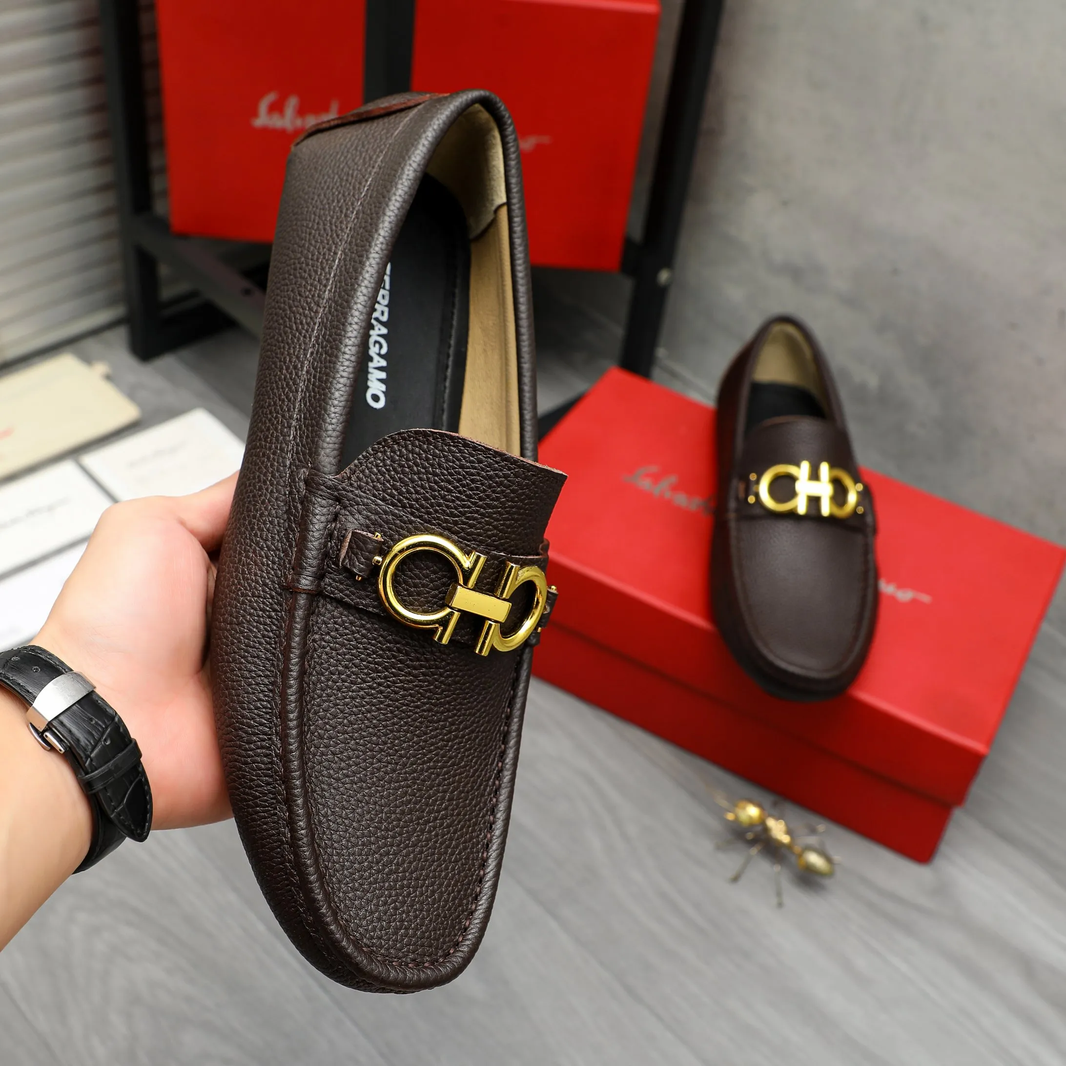Men's shoes 💰420 Product trademark: Ferragamo "Ferragamo" business casual slip-on shoes Regular size: 38-46 (45.46 custom-made and non-returnable) Product materials: Selected small pebbled cowhide upper, sheepskin lining, original rubber outsole